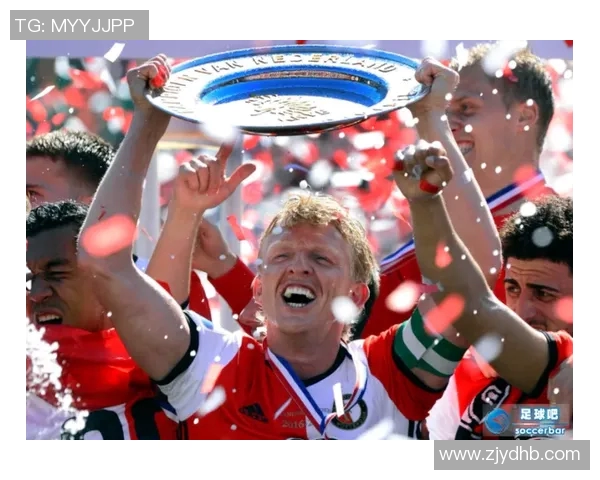 冷漠球星在足球场上的孤独旅程与内心挣扎解析